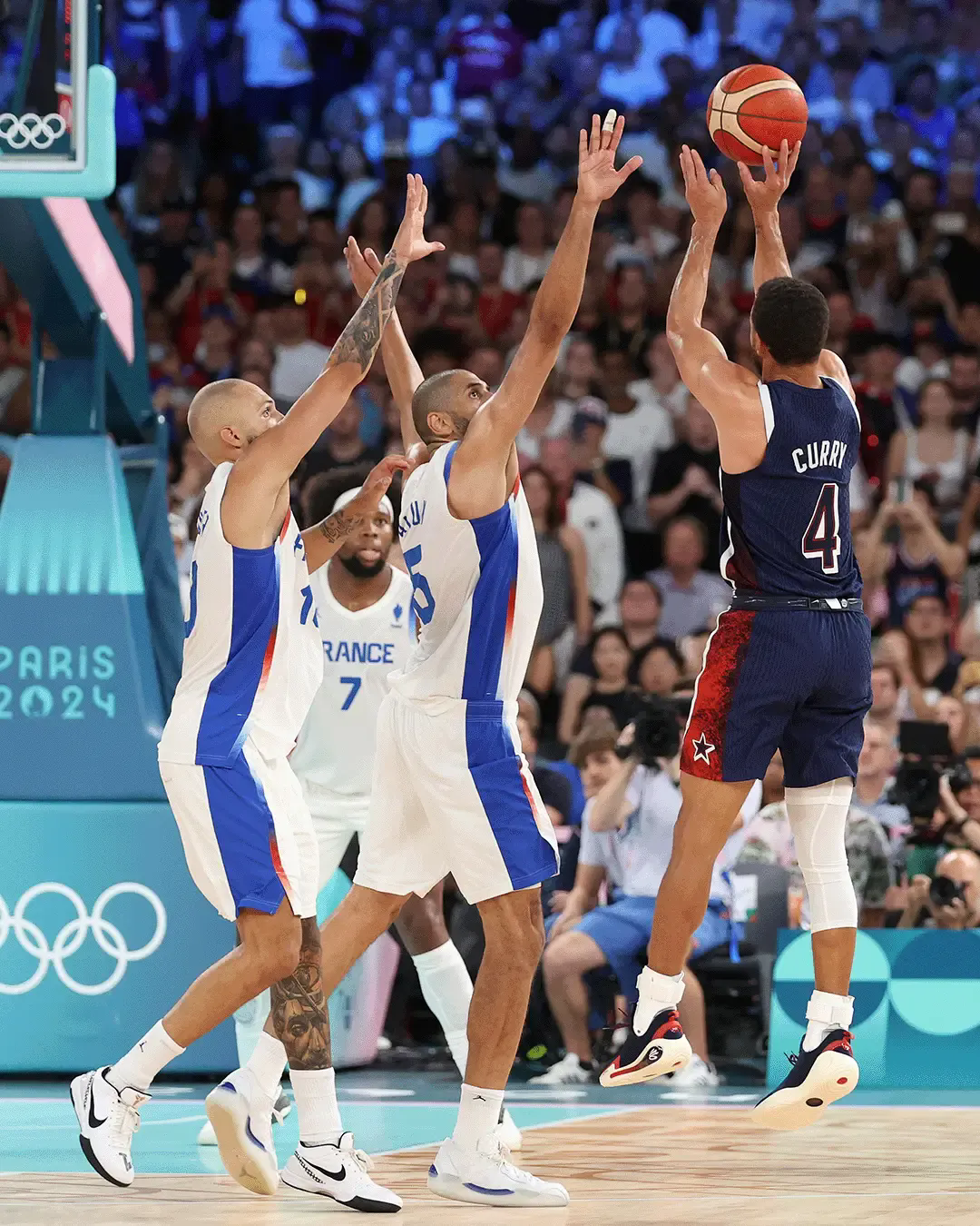 福建队碾压骑士，库里点燃赛场