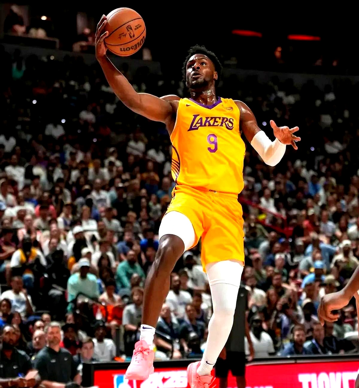 福建队轻取湖人，恩比德高光表现