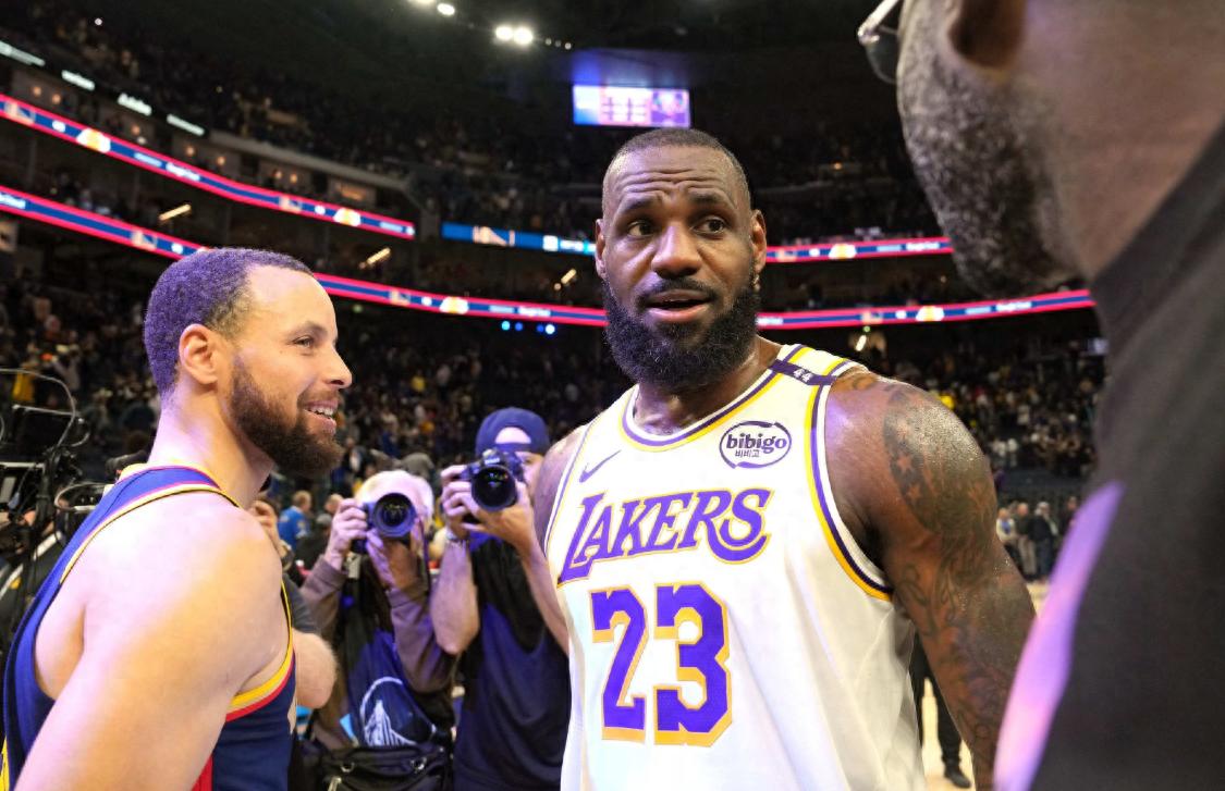 火箭横扫快船，库里统治全场