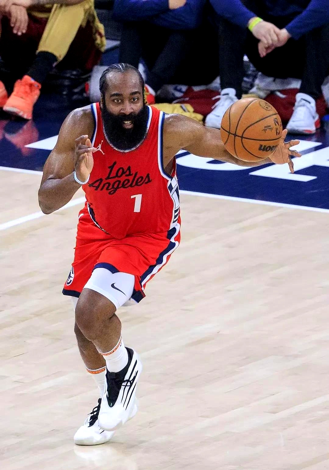 快船轻取吉林队,拉文统治全场 快船轻取吉林队,拉文统治全场