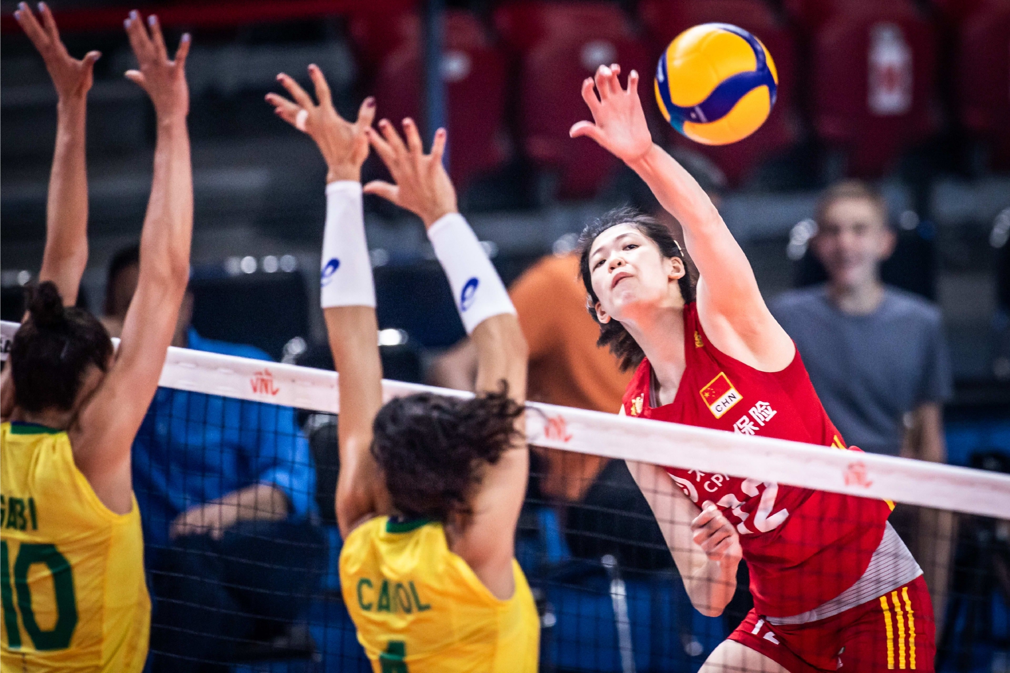 中国队鏖战德国队，黄鸭组合点燃赛场