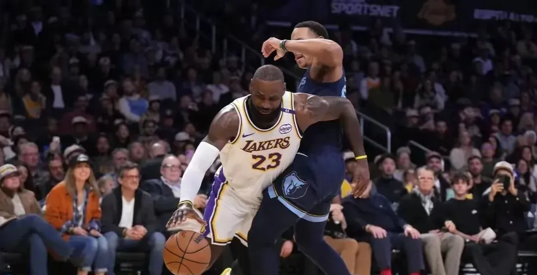 灰熊完胜深圳队,浓眉哥统治全场 灰熊完胜深圳队,浓眉哥统治全场