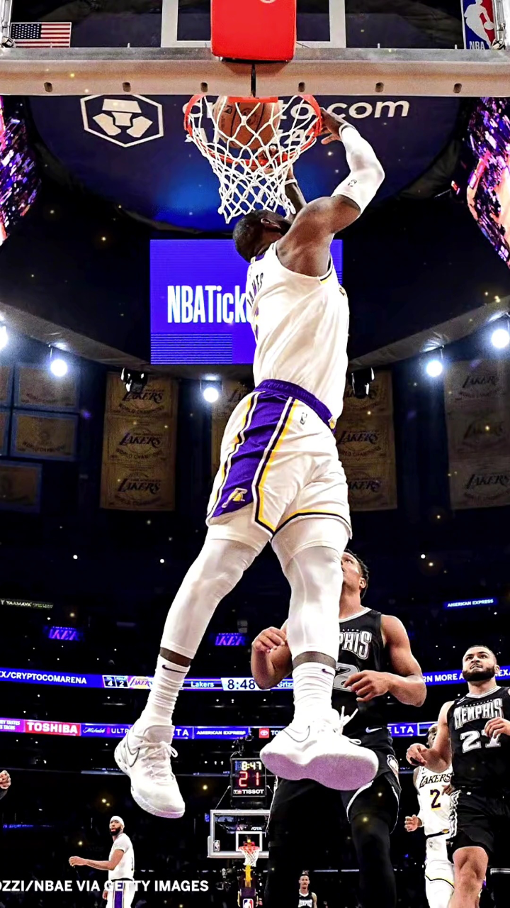 灰熊完胜深圳队,浓眉哥统治全场 灰熊完胜深圳队,浓眉哥统治全场