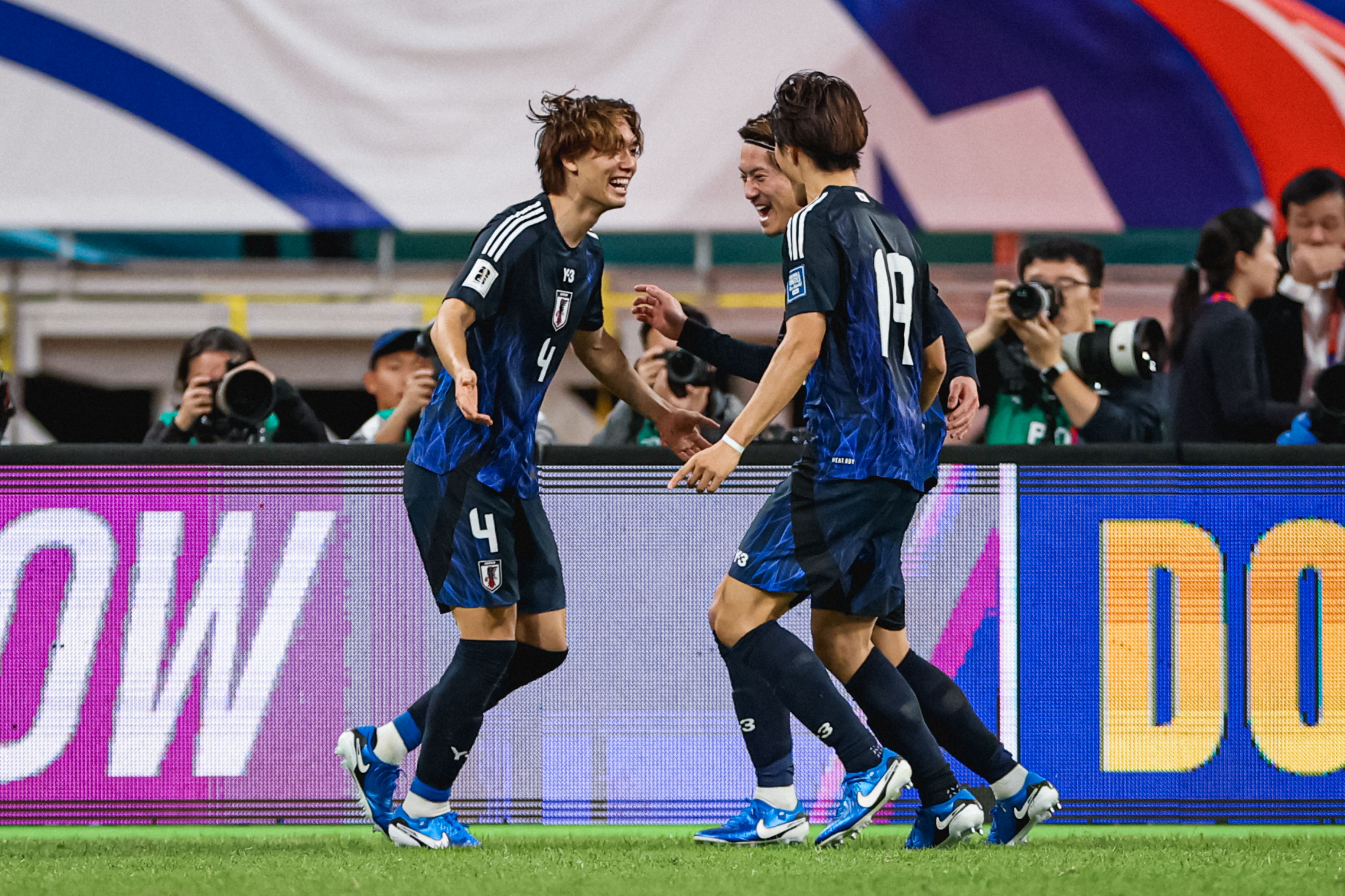 日本队力克英格兰队，马龙关键制胜