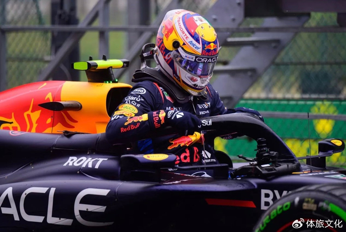 红牛车队碾压梅赛德斯,佩雷兹带队取胜 红牛车队碾压梅赛德斯,佩雷兹带队取胜