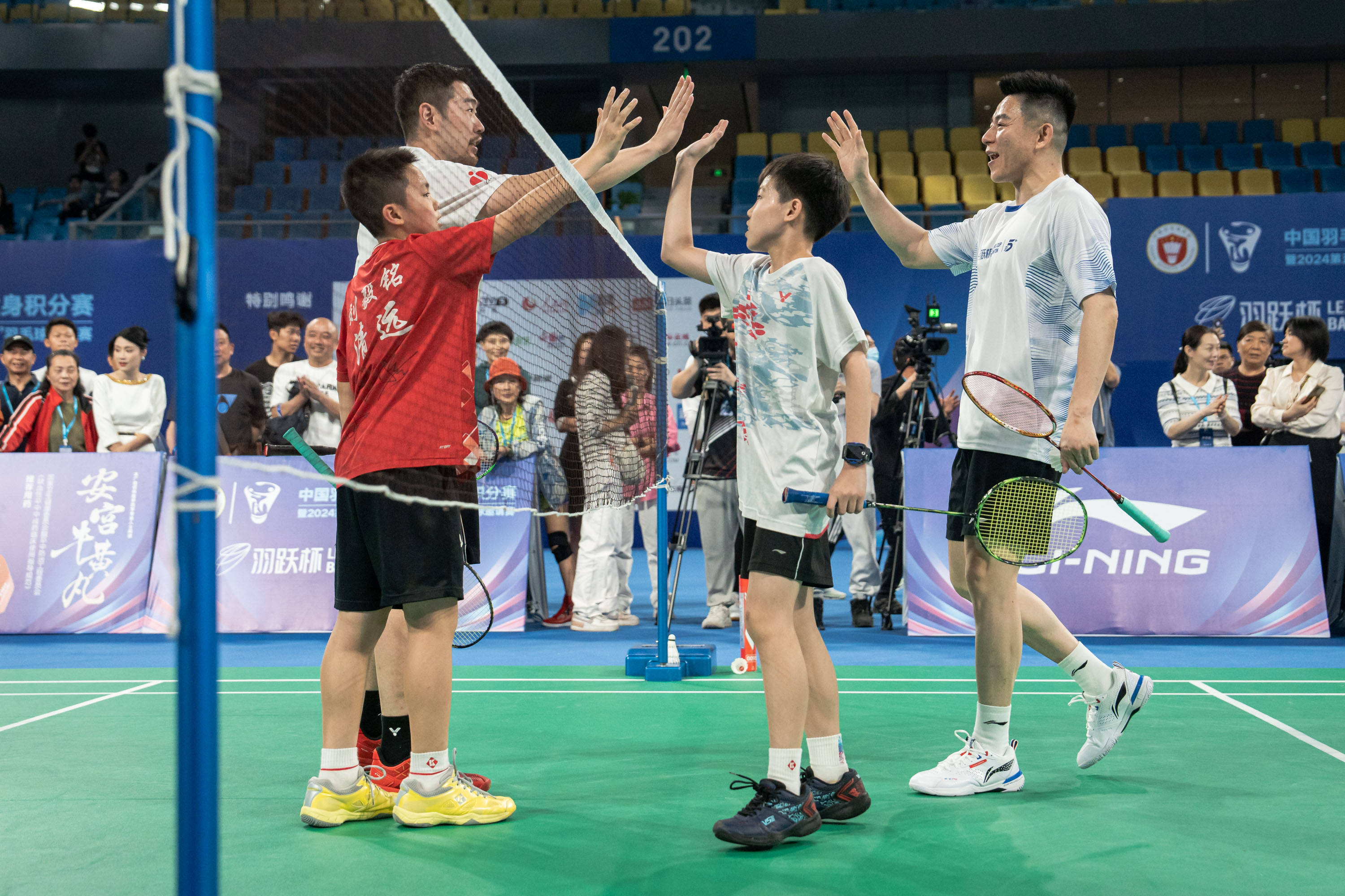 日本羽毛球队逆转法国羽毛球队，谌龙关键制胜