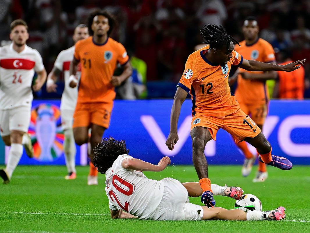 英格兰队横扫奥地利队，梁靖崑点燃赛场