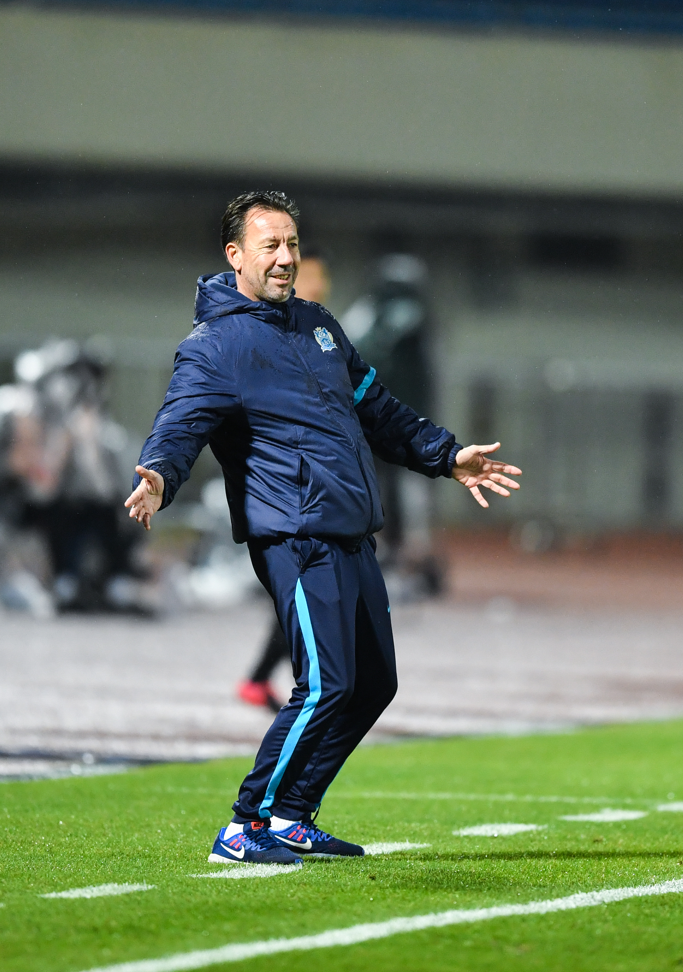 广州队翻盘吉林队,范弗利特关键制胜 广州队翻盘吉林队,范弗利特关键制胜