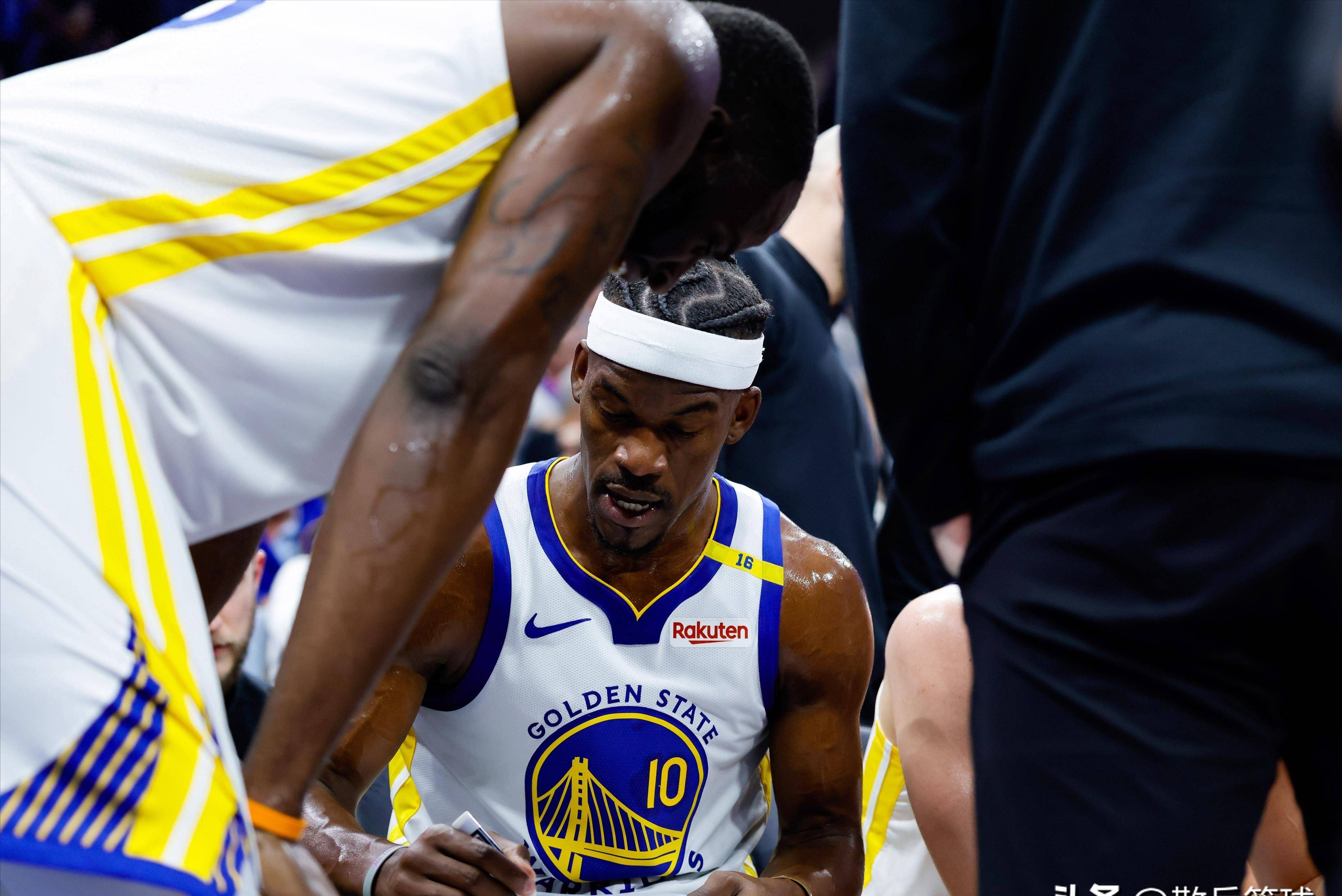 勇士碾压雄鹿,库里刷新纪录 勇士碾压雄鹿,库里刷新纪录