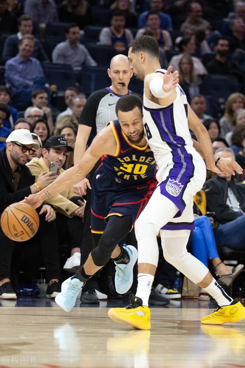 勇士碾压雄鹿,库里刷新纪录 勇士碾压雄鹿,库里刷新纪录