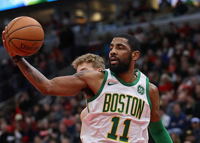 公牛队员因伤退出比赛,局势紧张 公牛队员因伤退出比赛,局势紧张