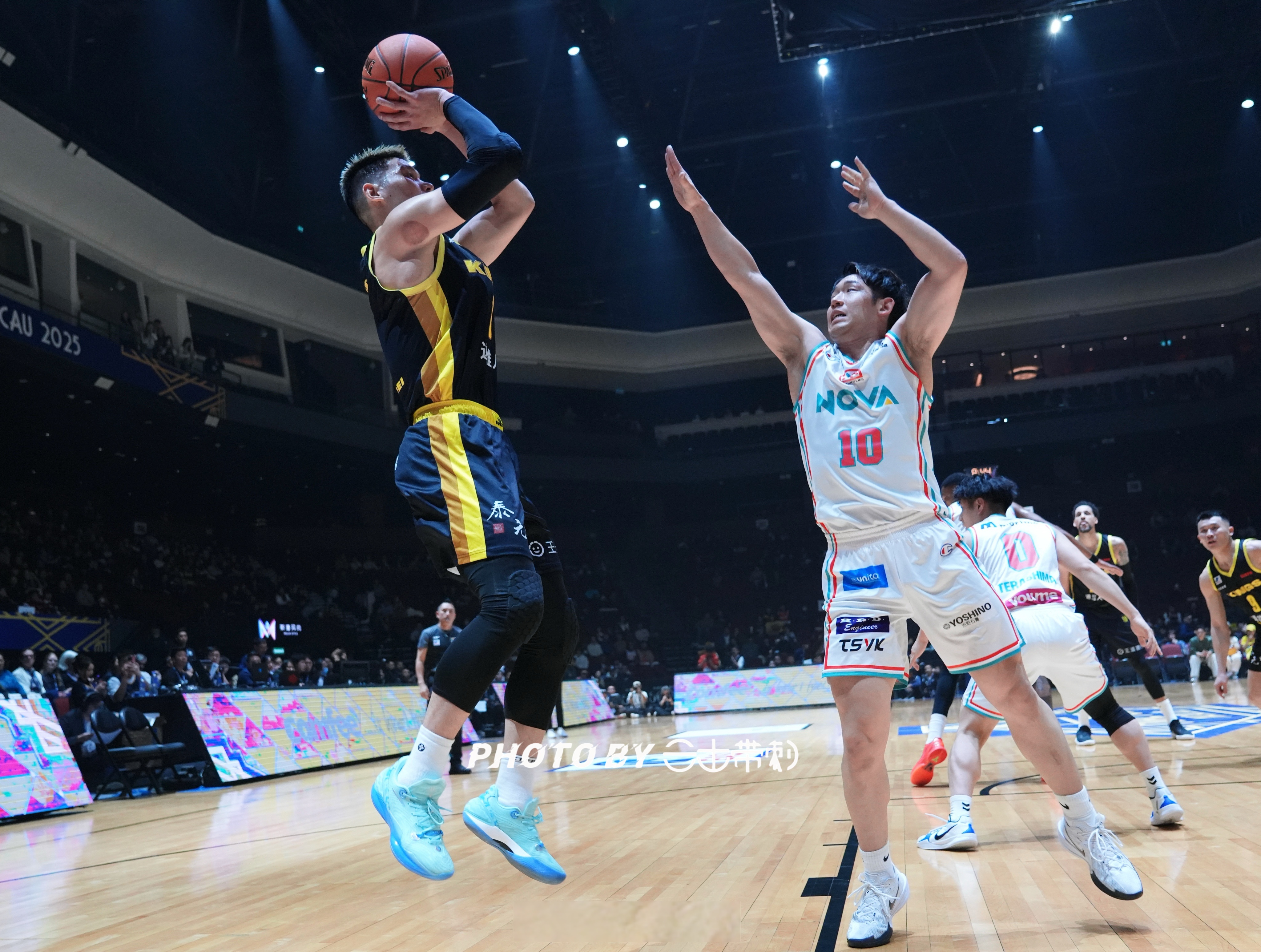 中东篮球巨星战绩比拼，精彩纷呈