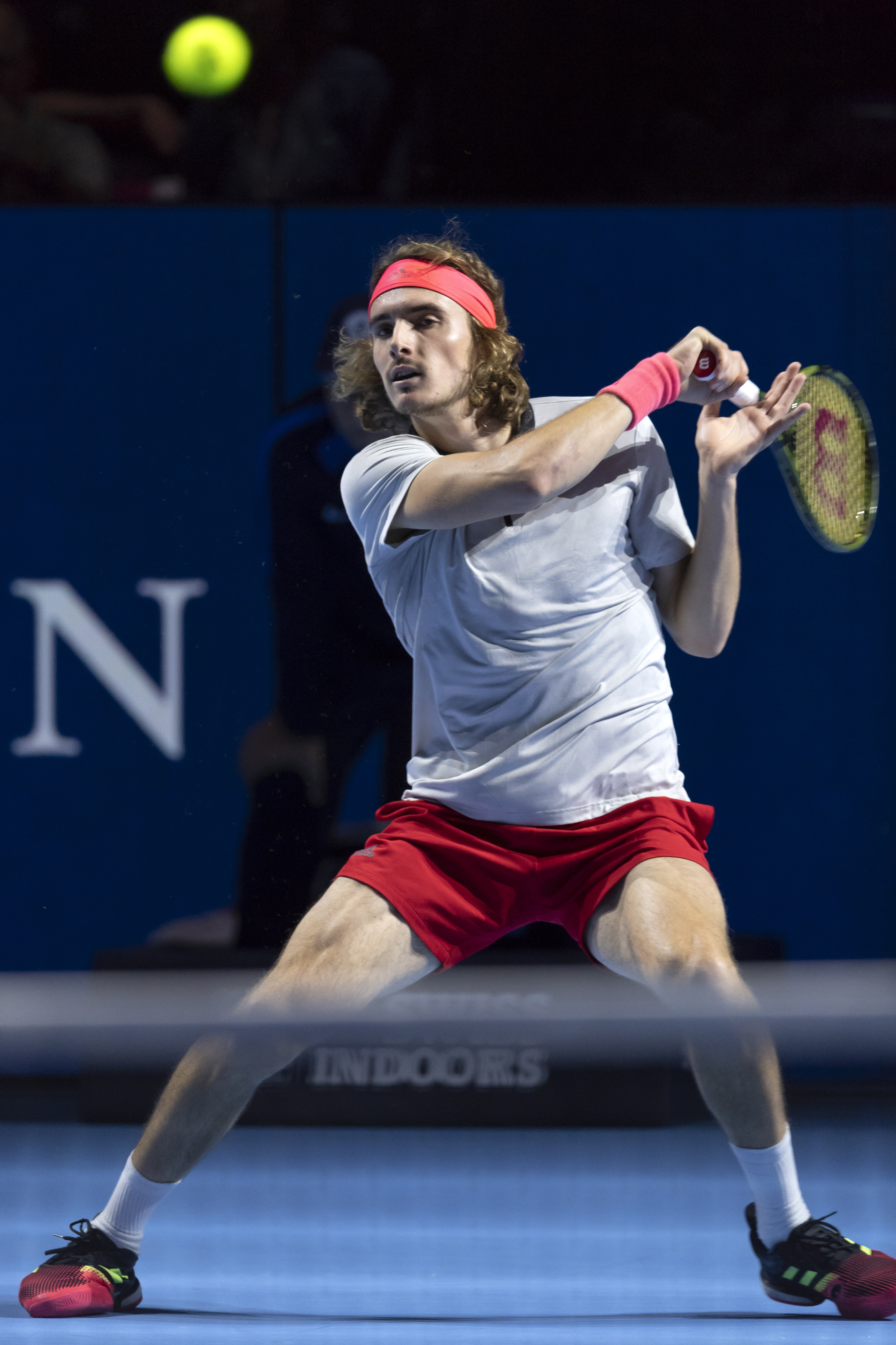 拉沃尔杯轻取戴维斯杯，西西帕斯点燃赛场