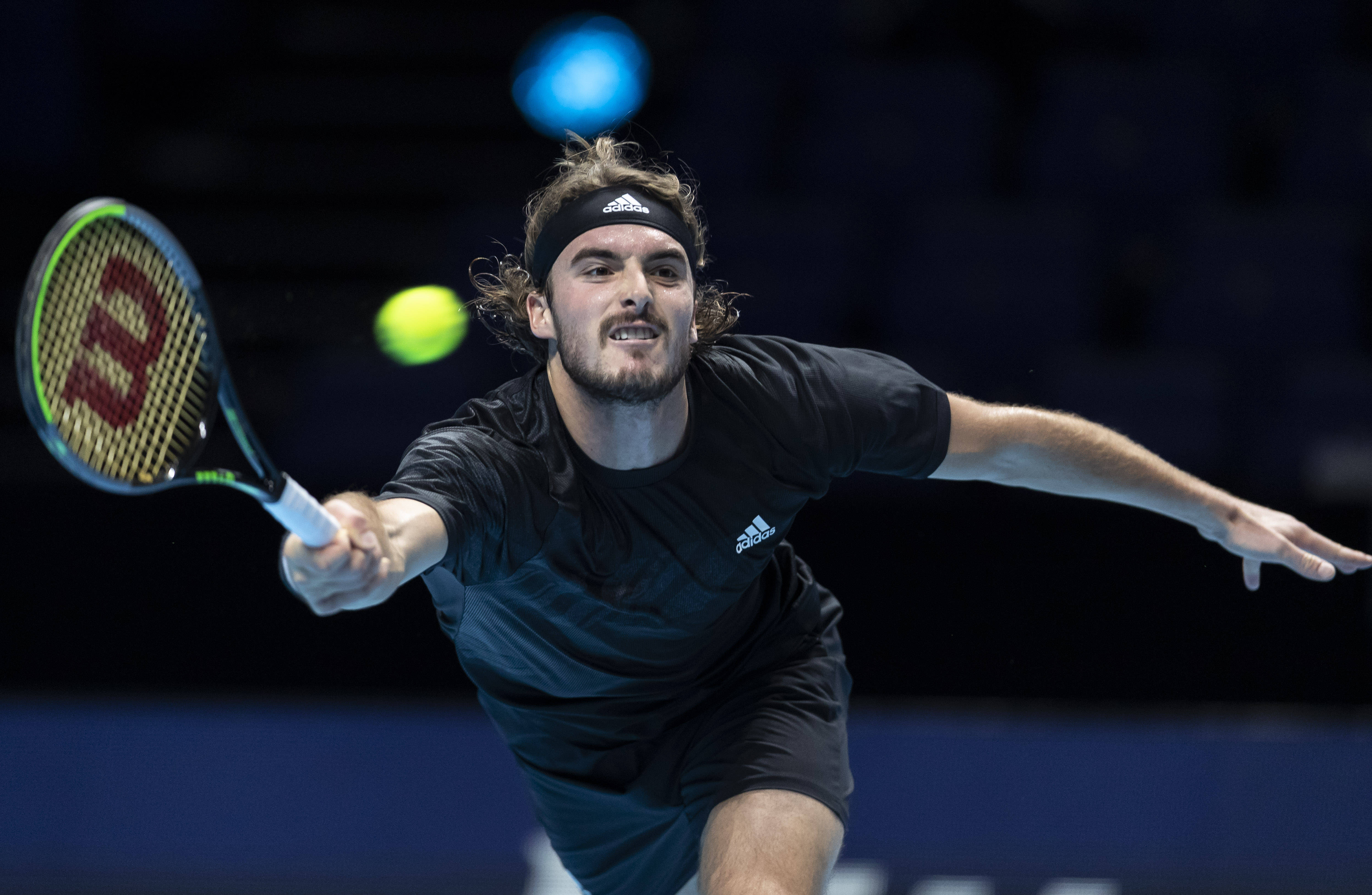 德国网球队爆冷欧洲网球队，西西帕斯统治全场