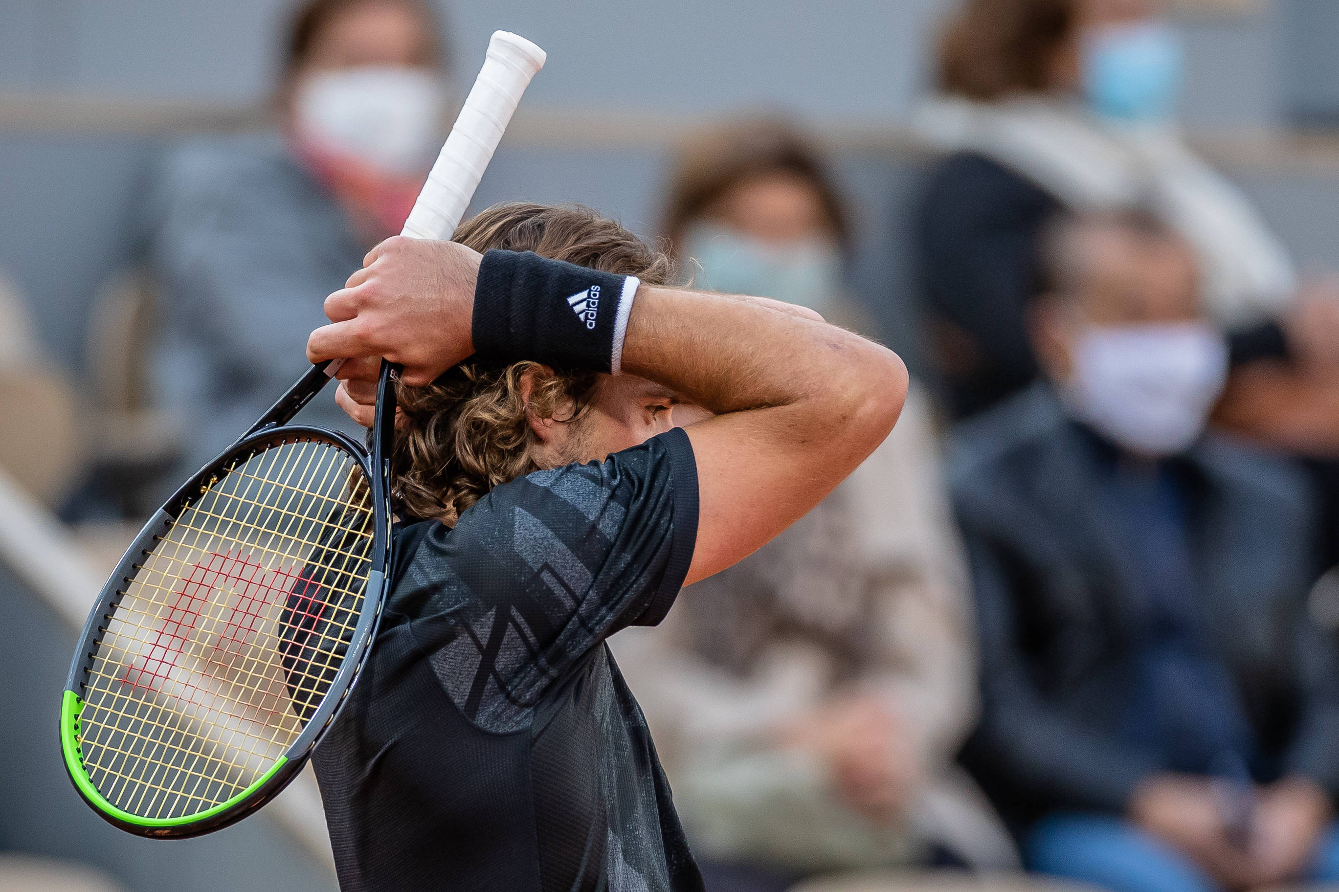 欧洲网球队轻取日本网球队，西西帕斯完成帽子戏法