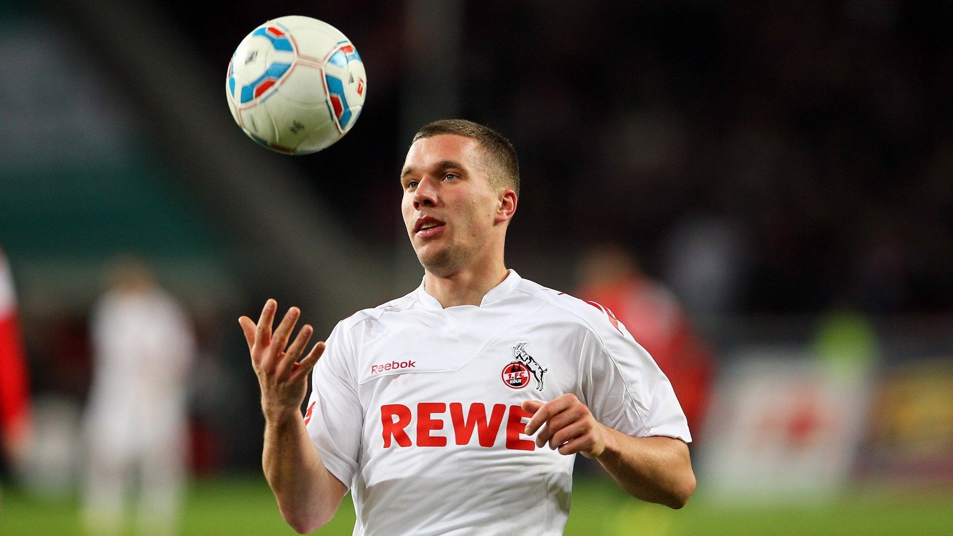 世界杯之夜,卡马文加关键战不手软