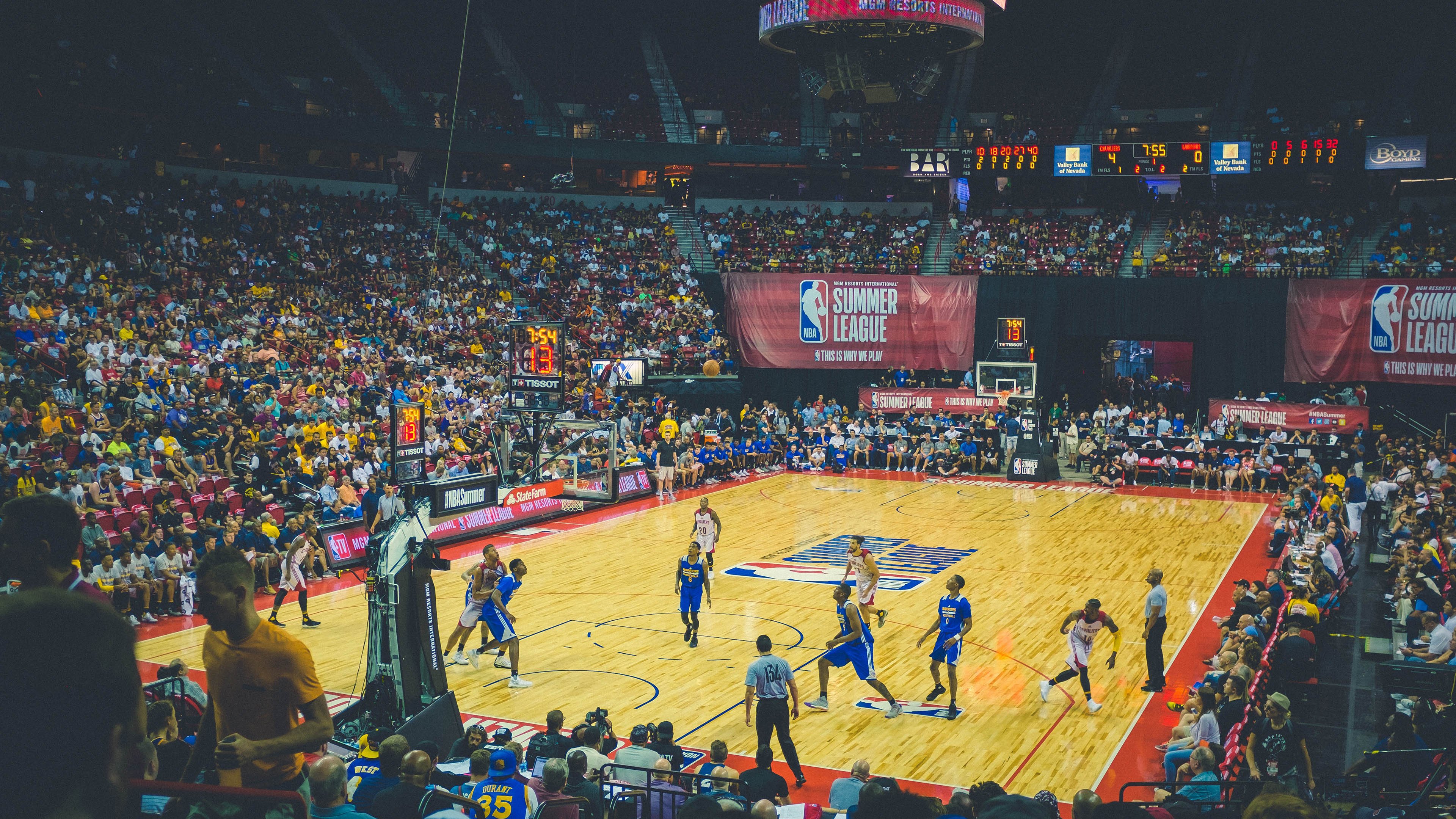 攻防转换的引擎，爱德华兹主导节奏，太阳力克火箭展现实力压制