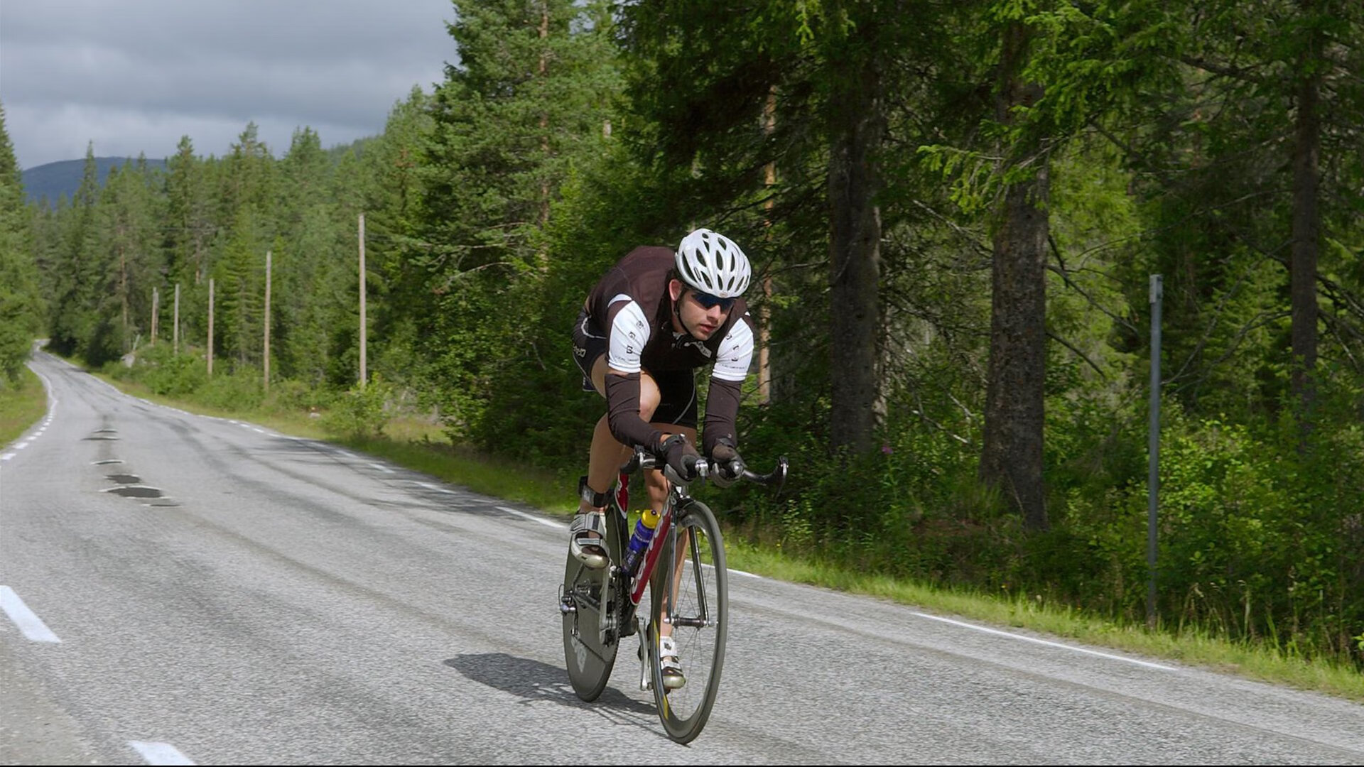 新疆队险胜北京队,浓眉哥高光表现引爆全场